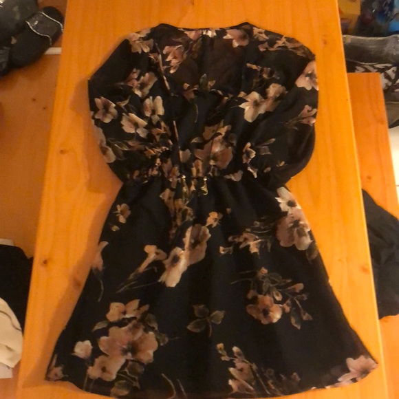 Dynamite Dresses & Skirts - Black flowers dress